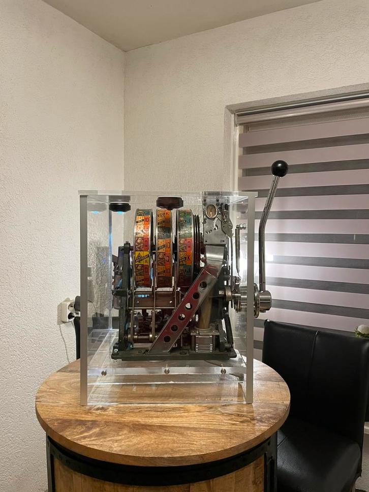 Aristocrat slotmachine in plexiglas., Verzamelen, Automaten | Gokkasten en Fruitautomaten, Zo goed als nieuw, Overige munten, Ophalen of Verzenden