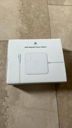 MacBookPro 60W Power Adapter, Computers en Software, Laptop-opladers, Ophalen of Verzenden, Zo goed als nieuw, Apple