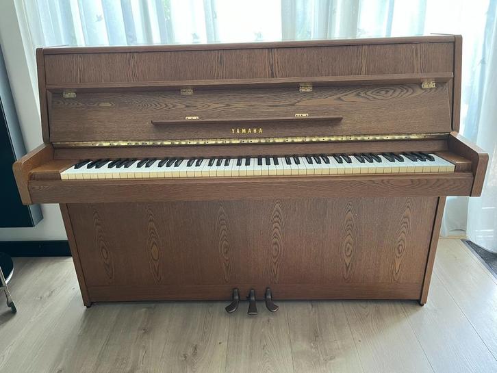 Yamaha M1J piano, Muziek en Instrumenten, Piano's, Zo goed als nieuw, Piano, Bruin, Ophalen