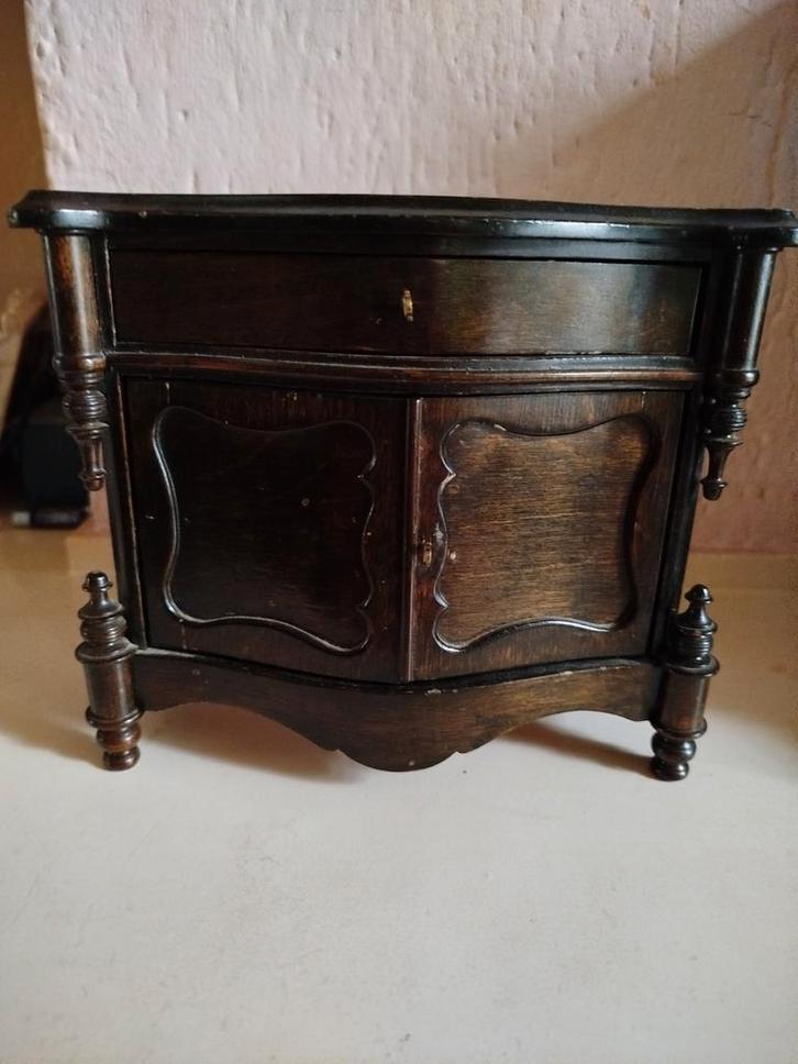 Uniek schaalmodel antieke penantkastje/klein, Antiek en Kunst, Antiek | Woonaccessoires, Ophalen of Verzenden