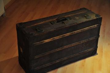 Authentieke Antieke Grote hutkoffer uit periode 1899 - 1915 beschikbaar voor biedingen