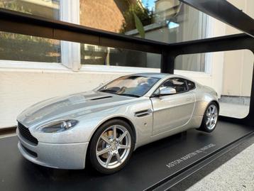 1:18 Aston Martin V8 Vantage Silver 2006 Autoart 70201 beschikbaar voor biedingen