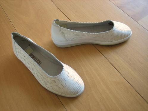 Mooie wit soepel leren ballerinas CALIFORNIA 38-39 snazzeys, Kleding | Dames, Schoenen, Nieuw, Instappers, Wit, Verzenden
