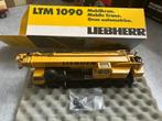 Liebherr LTM 1090, Hobby en Vrije tijd, Modelauto's | 1:50, Ophalen of Verzenden, Nieuw, Hijskraan, Tractor of Landbouw, Conrad