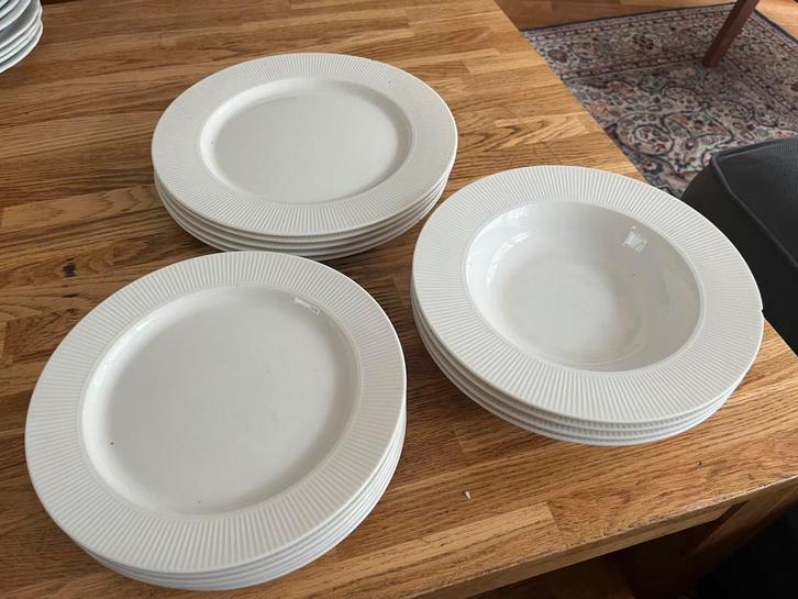 Ikea ofantligt borden, Huis en Inrichting, Keuken | Servies, Zo goed als nieuw, Bord(en), Overige stijlen, Ophalen