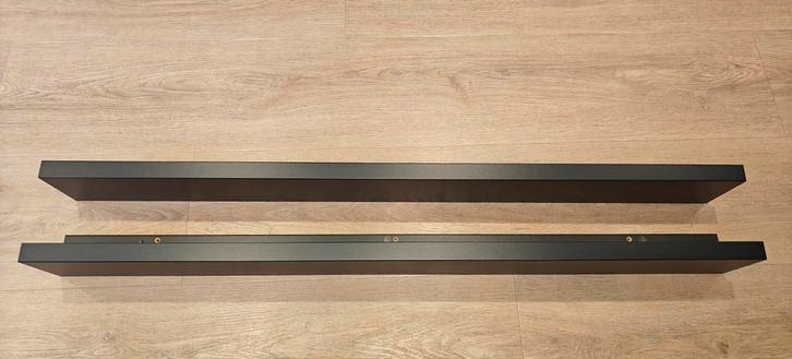 Ikea Mosslanda schilderijplank zwart - 2 stuks, Huis en Inrichting, Woonaccessoires | Wandplanken en Boekenplanken, Zo goed als nieuw