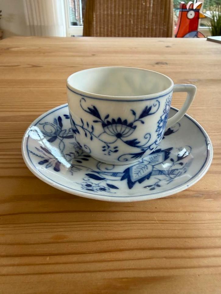 Louis Regout Zwiebelmuster Kop en Schotel, Antiek en Kunst, Antiek | Servies los, Ophalen of Verzenden