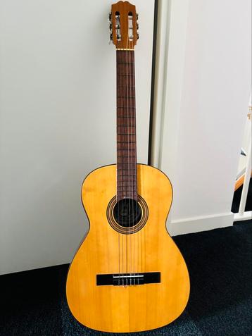 Spaanse gitaar beschikbaar voor biedingen