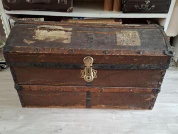 Brocante/antieke hutkoffer/kist beschikbaar voor biedingen