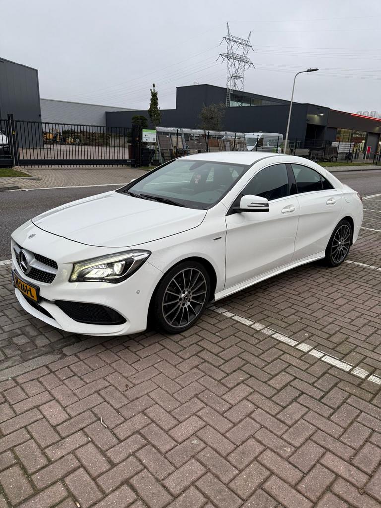 Mercedes-Benz CLA 180 122pk 7G-DCT 2018 Wit, Auto's, 4 cilinders, 715 kg, 1595 cc, 1200 kg