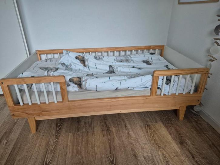 Peuterbed Petite Amélie 140x70 + Matras, Kinderen en Baby's, Kinderkamer | Bedden, Zo goed als nieuw, 140 tot 160 cm, 70 tot 85 cm
