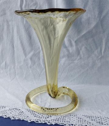 Vintage Art Glass Trompetvaas  beschikbaar voor biedingen