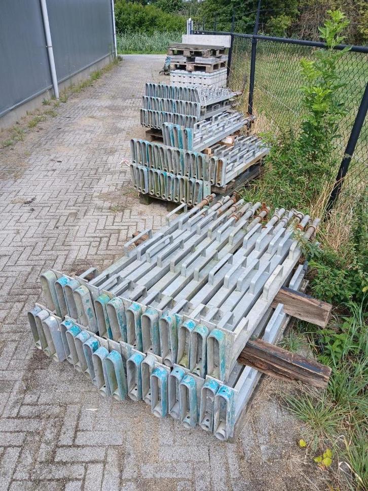 leuninghouder betondek verstelbaar, Doe-het-zelf en Verbouw, Steigers, Gebruikt, Overige typen, Minder dan 2 meter, Ophalen of Verzenden