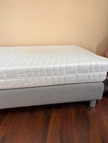 1 persoos box spring beschikbaar voor biedingen