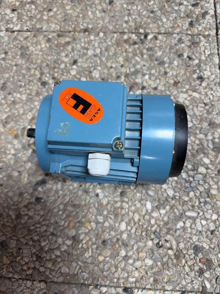 Elektro - Electro - Elektromotor 0,18kW - 400V, Doe-het-zelf en Verbouw, Gereedschap | Overige machines, Gebruikt, Ophalen