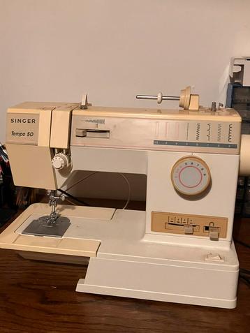 Oude Singer Tempo 50 naaimachine beschikbaar voor biedingen