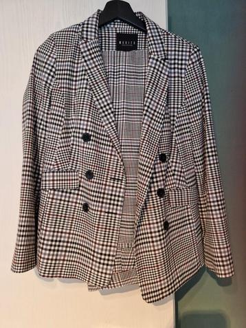 Dames pak beschikbaar voor biedingen