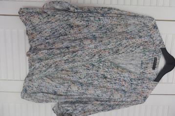 Schattige blouse van SUMMUM beschikbaar voor biedingen