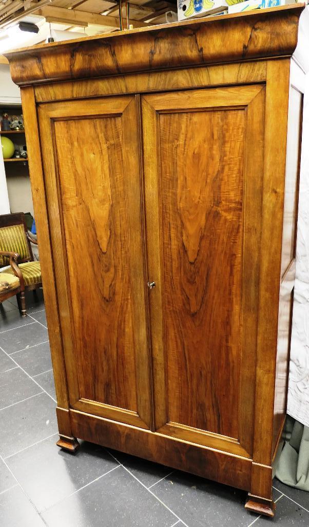 Kleine antieke wortelnotenhouten Louis Philippe kast., Ophalen