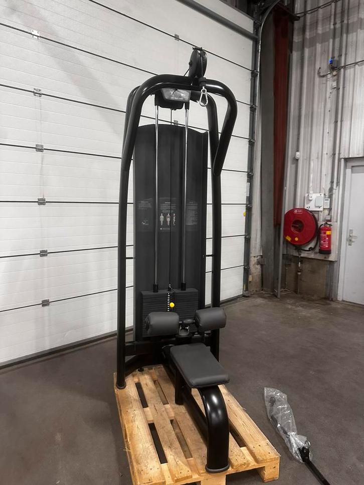 Technogym Selection Line Lat Pulley met 100kg Steekgewichten, Sport en Fitness, Fitnessmaterialen, Zo goed als nieuw, Overige typen