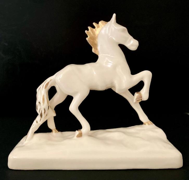 Beeldje van Paard (Koninklijke Plateelbakkerij Gouda ), Antiek en Kunst, Antiek | Keramiek en Aardewerk, Ophalen of Verzenden