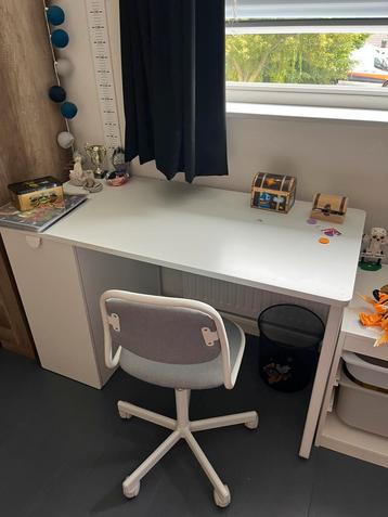 Mooi Ikea bureau kind met stoel
