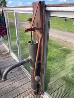Tk koper en gietijzeren waterpomp voor de sier., Ophalen