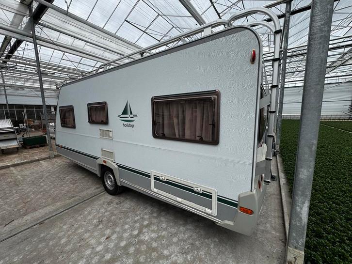 Eifelland Holliday E500 Caravan - Ruim en Comfortabel!, Caravans en Kamperen, Caravans, Particulier, tot en met 4, 750 - 1000 kg