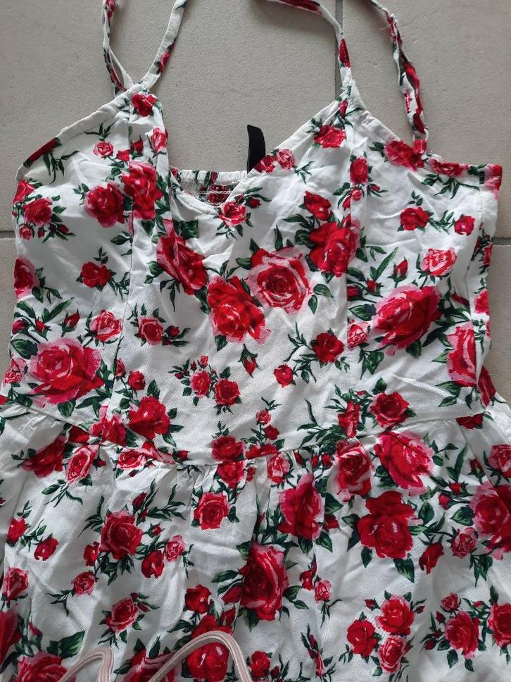 gebloemde top / hemdje, Kleding | Dames, Tops, Zo goed als nieuw, Maat 38/40 (M), Overige kleuren, Zonder mouw, Ophalen of Verzenden