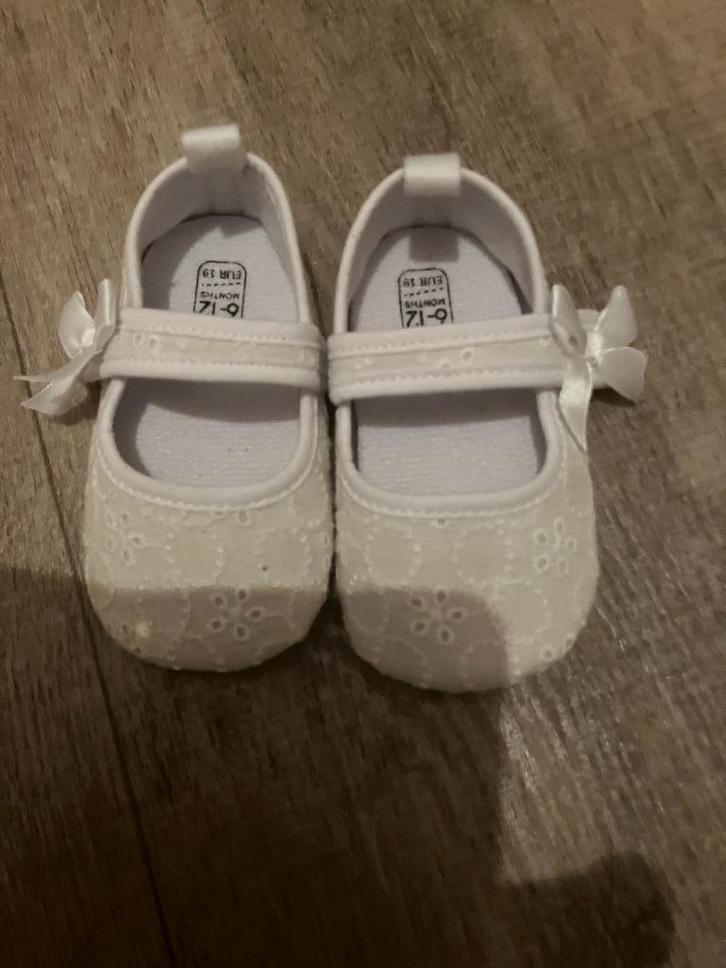 Leuke witte witte meisjes baby schoentjes maat 19 6-12 maand, Kinderen en Baby's, Babykleding | Schoentjes en Sokjes, Gebruikt