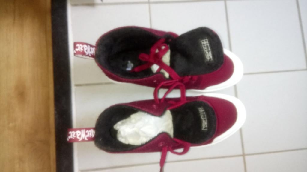 Rode gympen Dr. Martens, Kleding | Dames, Schoenen, Ophalen of Verzenden, Nieuw, Rood, Sneakers of Gympen