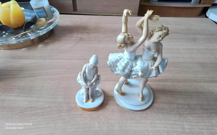 2 antieke porselein/Biscuit beeldjes, Antiek en Kunst, Antiek | Porselein, Ophalen of Verzenden