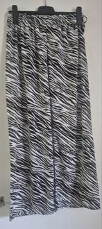 Lange broek merk zebra print, Maat 38/40 (M), Zwart, Ophalen of Verzenden, Zo goed als nieuw