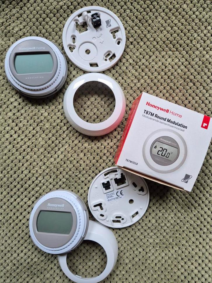 2x Honeywell T87M Round Modulation Thermostaten, Doe-het-zelf en Verbouw, Thermostaten, Zo goed als nieuw, Ophalen