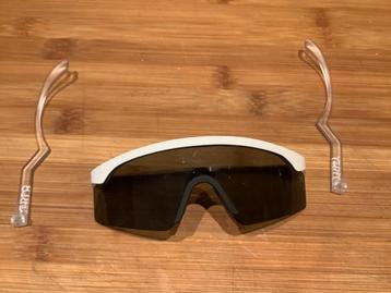 Oakley razorblade zonnebril beschikbaar voor biedingen