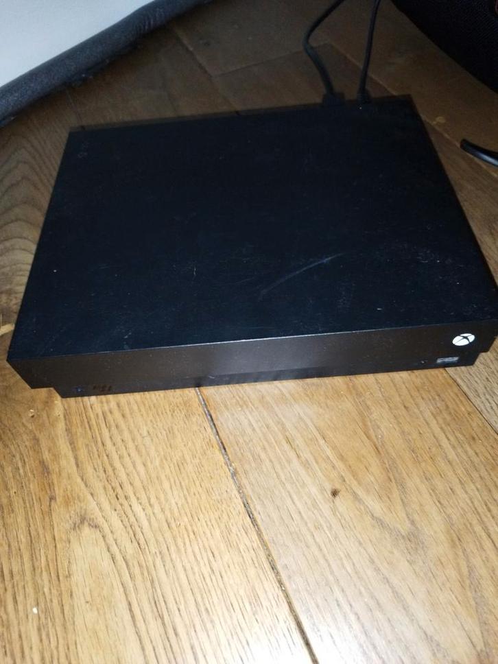 Xbox One, x  met 6 games, controller en oplader, Spelcomputers en Games, Spelcomputers | Xbox One, Ophalen