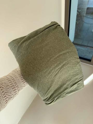 Rekbare draagdoek beschikbaar voor biedingen