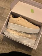 Helemaal nieuwe sneakers, maat 38, suedelook!, Ophalen of Verzenden, Nieuw, Beige, Sneakers of Gympen