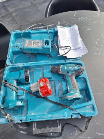 Makita Schroefmachine Set met Lamp, Lader & Defecte Accu beschikbaar voor biedingen