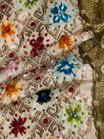 Handgemaakt Indonesisch textielkunstwerk, Ophalen