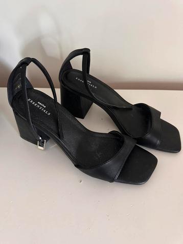 Open schoenen met bandje zwart Sacha beschikbaar voor biedingen
