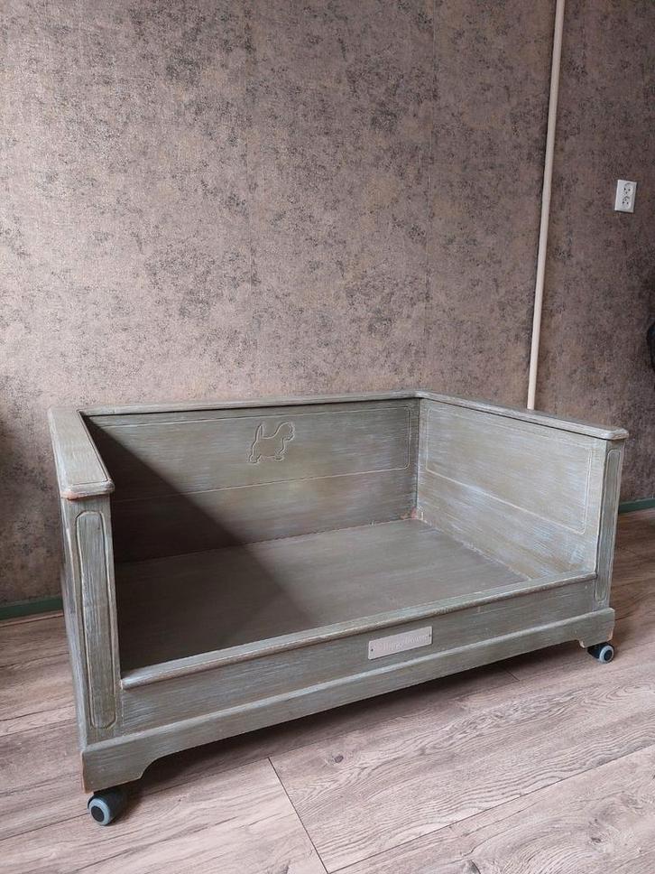 Grote houten hondebak (Happy House), Dieren en Toebehoren, Hondenmanden, Zo goed als nieuw, Overige, Ophalen