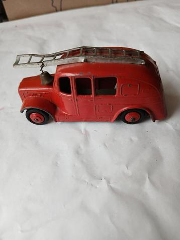 Leuke complete brandweerwagen.  Dinky toys 250 beschikbaar voor biedingen
