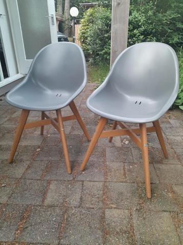 Kuipstoeltjes beschikbaar voor biedingen