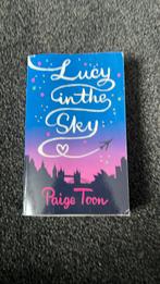 Lucy in the sky van Paige toon, Boeken, Gelezen, Ophalen of Verzenden, Paige toon