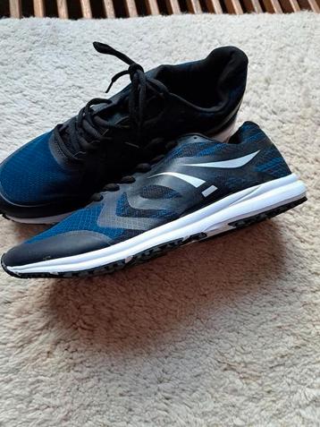 SPORTSCHOENEN NIEUW MAAT 44 KLEUR BLAUW  beschikbaar voor biedingen