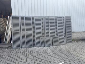 Prachtige set massieve louvreluiken beschikbaar voor biedingen