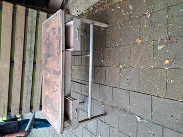 Oerdegelijke werkbank 150/75cm 2 laden beschikbaar voor biedingen