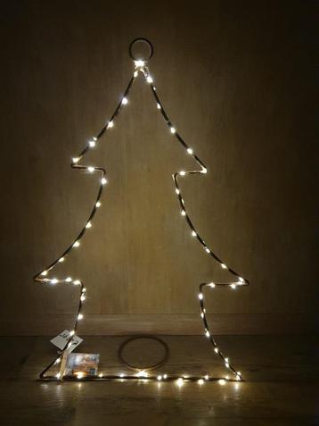 Kerstboom  -Metaal met verlichting- beschikbaar voor biedingen