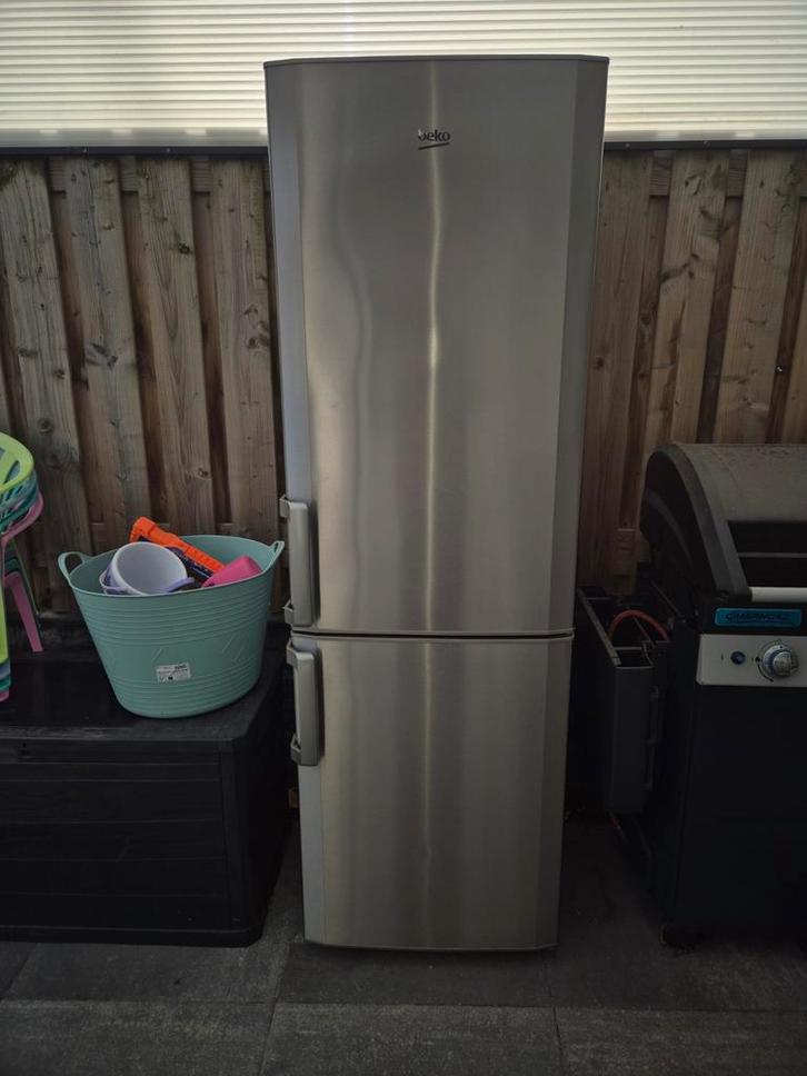Koelkast met vriesvak - Beko, Witgoed en Apparatuur, Koelkasten en IJskasten, Gebruikt, Met vriesvak, 150 tot 200 liter, 140 tot 160 cm